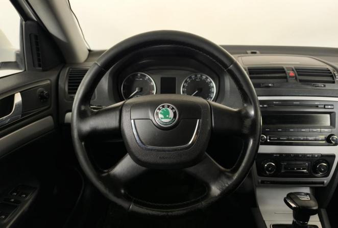 Skoda Octavia II (A5) Рестайлинг с пробегом 2013 года, цена 950 000 рублей, 346061 км, лифтбек, Автокод Объявления