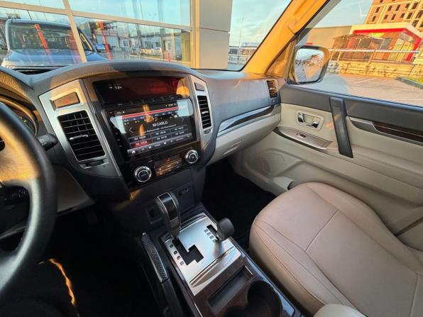 Mitsubishi Pajero IV Рестайлинг 2 с пробегом 2017 года, цена 3 750 000 рублей, 45767 км, внедорожник, Автокод Объявления