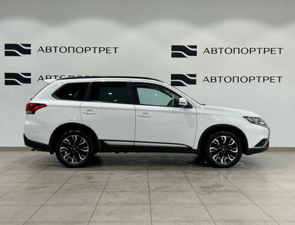 Mitsubishi Outlander III Рестайлинг 3 с пробегом 2022 года, цена 2 449 000 рублей, 93456 км, внедорожник, Автокод Объявления