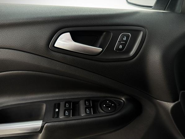 Ford Kuga II Рестайлинг с пробегом 2018 года, цена 1 635 000 рублей, 125898 км, внедорожник, Автокод Объявления