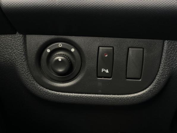 Renault Sandero II с пробегом 2015 года, цена 779 000 рублей, 121021 км, хэтчбек, Автокод Объявления
