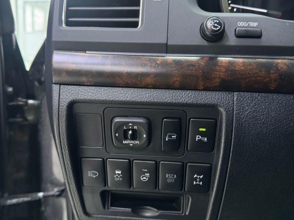 Toyota Land Cruiser 200 Series Рестайлинг 1 с пробегом 2012 года, цена 3 470 000 рублей, 182385 км, внедорожник, Автокод Объявления