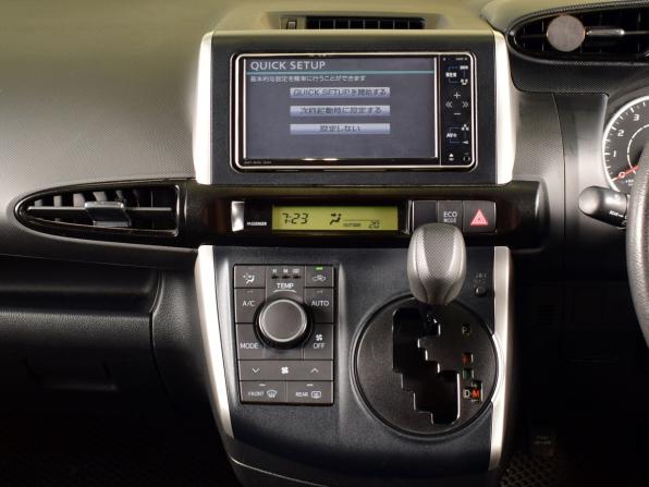 Toyota Wish II с пробегом 2009 года, цена 1 365 995 рублей, 138602 км, минивэн, Автокод Объявления