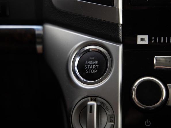 Toyota Land Cruiser 200 Series Рестайлинг 1 с пробегом 2012 года, цена 2 899 000 рублей, 339529 км, внедорожник, Автокод Объявления