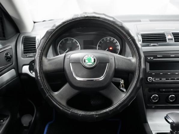 Skoda Octavia II (A5) Рестайлинг с пробегом 2013 года, цена 940 000 рублей, 178450 км, лифтбек, Автокод Объявления