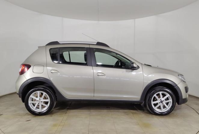 Renault Sandero II с пробегом 2015 года, цена 899 000 рублей, 95387 км, хэтчбек, Автокод Объявления