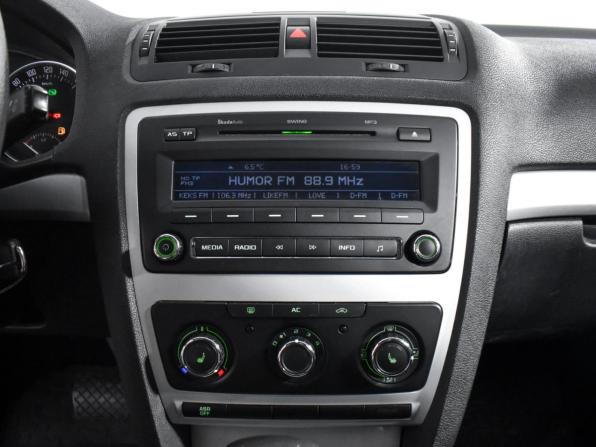 Skoda Octavia II (A5) Рестайлинг с пробегом 2011 года, цена 475 900 рублей, 351000 км, лифтбек, Автокод Объявления