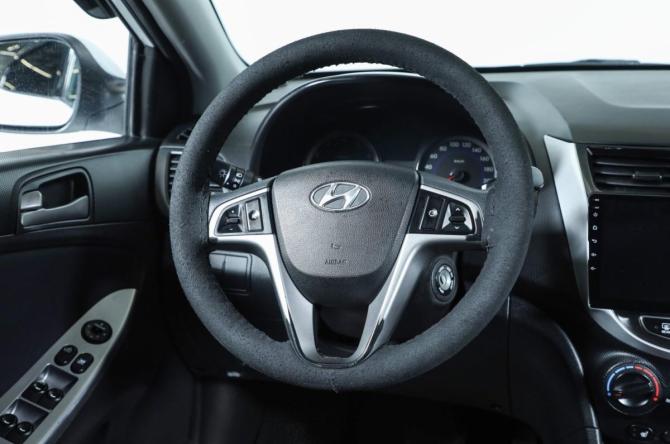 Hyundai Solaris I Рестайлинг с пробегом 2015 года, цена 899 000 рублей, 200000 км, седан, Автокод Объявления