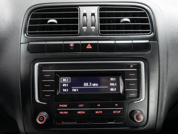 Volkswagen Polo V Рестайлинг с пробегом 2018 года, цена 1 042 000 рублей, 126300 км, седан, Автокод Объявления