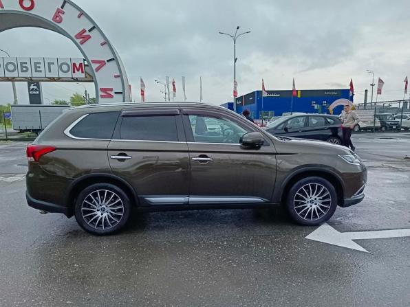 Mitsubishi Outlander III Рестайлинг 2 с пробегом 2016 года, цена 1 699 995 рублей, 235333 км, внедорожник, Автокод Объявления