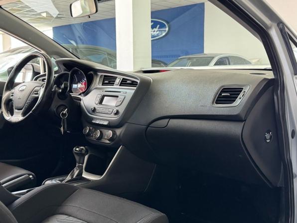 Kia Ceed II Рестайлинг с пробегом 2016 года, цена 960 000 рублей, 172800 км, хэтчбек, Автокод Объявления