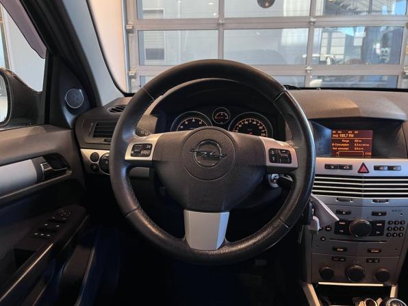Opel Astra H Рестайлинг с пробегом 2012 года, цена 510 000 рублей, 243716 км, седан, Автокод Объявления