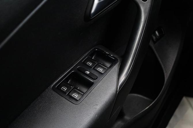 Volkswagen Polo V Рестайлинг с пробегом 2019 года, цена 899 000 рублей, 198234 км, седан, Автокод Объявления