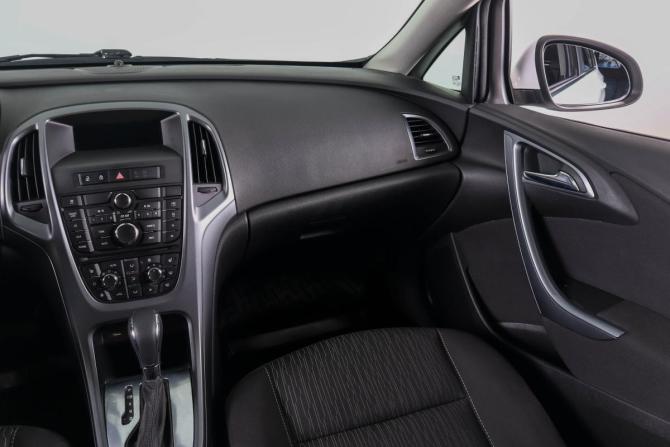 Opel Astra J Рестайлинг с пробегом 2014 года, цена 799 000 рублей, 198000 км, хэтчбек, Автокод Объявления