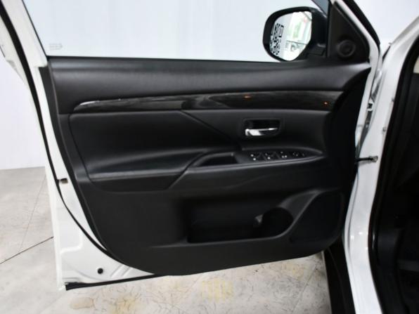 Mitsubishi Outlander III Рестайлинг 2 с пробегом 2015 года, цена 1 697 000 рублей, 238774 км, внедорожник, Автокод Объявления