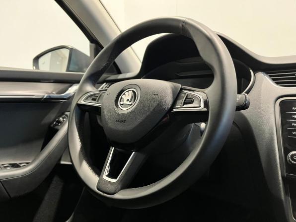 Skoda Octavia III (A7) Рестайлинг с пробегом 2019 года, цена 2 099 000 рублей, 147406 км, лифтбек, Автокод Объявления