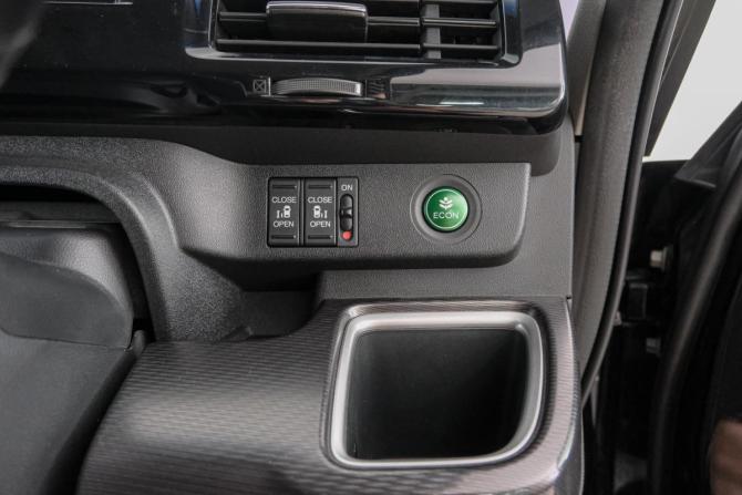 Honda Stepwgn V Рестайлинг с пробегом 2019 года, цена 2 299 000 рублей, 93000 км, минивэн, Автокод Объявления