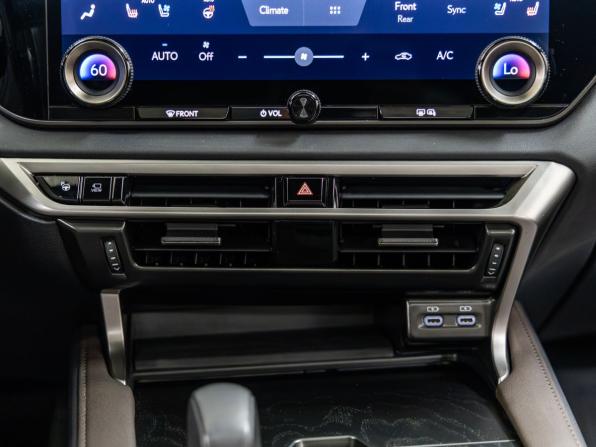 Lexus RX V с пробегом 2023 года, цена 7 598 000 рублей, 13688 км, внедорожник, Автокод Объявления