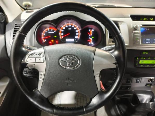 Toyota Hilux VII Рестайлинг с пробегом 2012 года, цена 1 685 000 рублей, 194815 км, пикап, Автокод Объявления