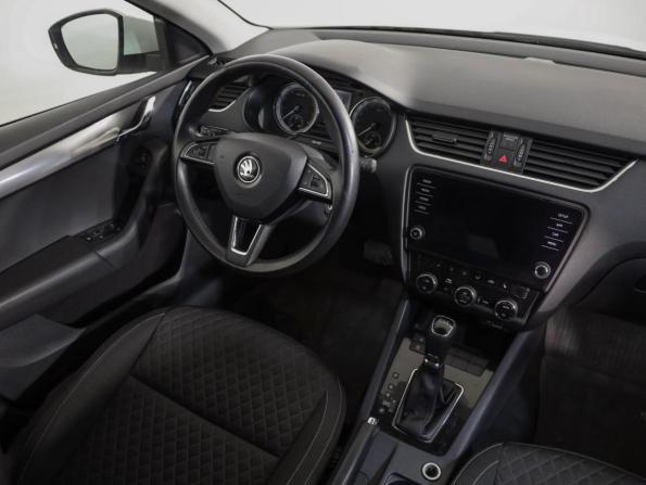 Skoda Octavia III (A7) Рестайлинг с пробегом 2018 года, цена 1 569 000 рублей, 176308 км, лифтбек, Автокод Объявления