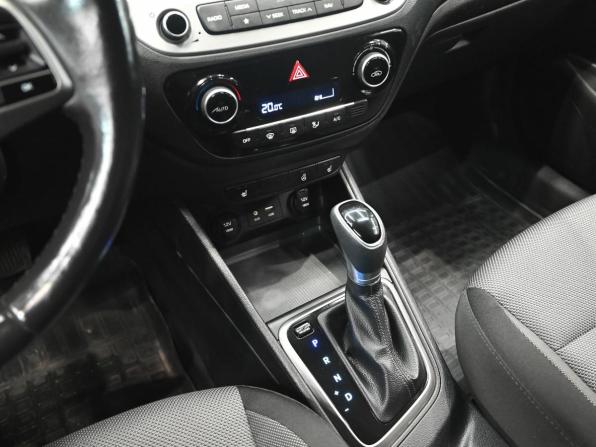 Hyundai Solaris II с пробегом 2017 года, цена 1 250 000 рублей, 74868 км, седан, Автокод Объявления