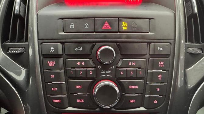 Opel Astra J Рестайлинг с пробегом 2013 года, цена 610 000 рублей, 174227 км, седан, Автокод Объявления