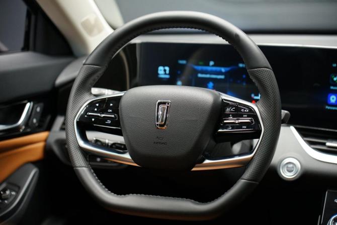 FAW Bestune B70 I с пробегом 2023 года, цена 2 190 000 рублей, 6000 км, лифтбек, Автокод Объявления
