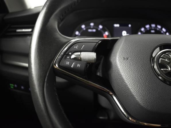 Skoda Octavia IV (A8) с пробегом 2021 года, цена 1 843 100 рублей, 173871 км, лифтбек, Автокод Объявления