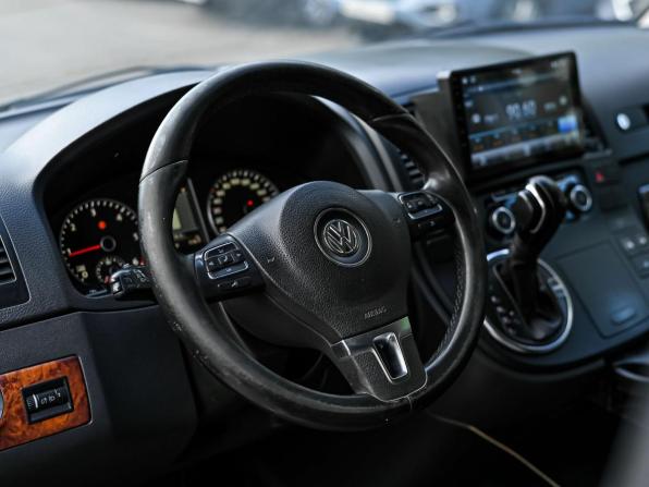 Volkswagen Multivan T5 Рестайлинг с пробегом 2011 года, цена 2 410 000 рублей, 233156 км, минивэн, Автокод Объявления