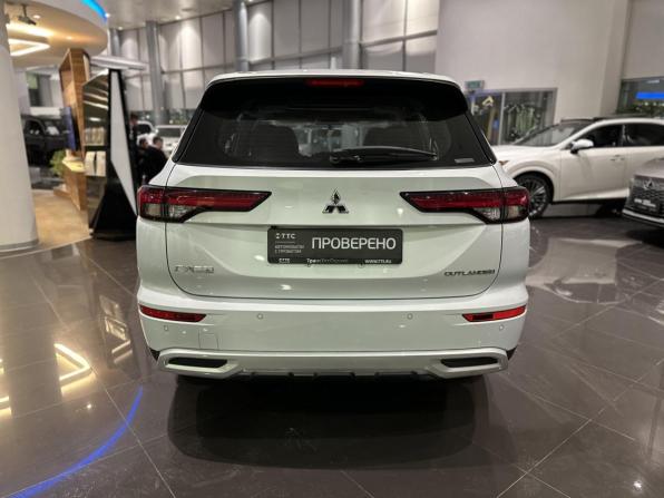Mitsubishi Outlander IV с пробегом 2023 года, цена 4 071 000 рублей, 33 км, внедорожник, Автокод Объявления