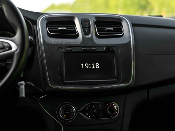 Renault Sandero II Рестайлинг с пробегом 2020 года, цена 1 299 000 рублей, 61042 км, хэтчбек, Автокод Объявления