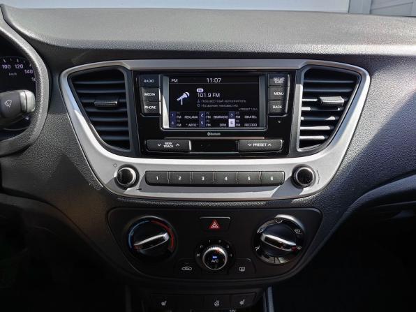 Hyundai Solaris II с пробегом 2018 года, цена 899 000 рублей, 199275 км, седан, Автокод Объявления