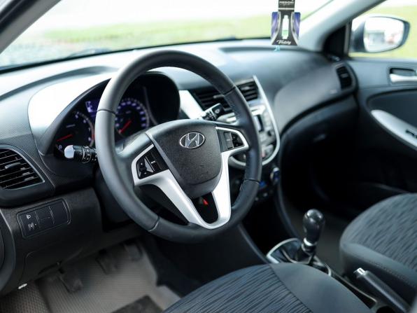 Hyundai Solaris I Рестайлинг с пробегом 2016 года, цена 999 000 рублей, 107000 км, седан, Автокод Объявления