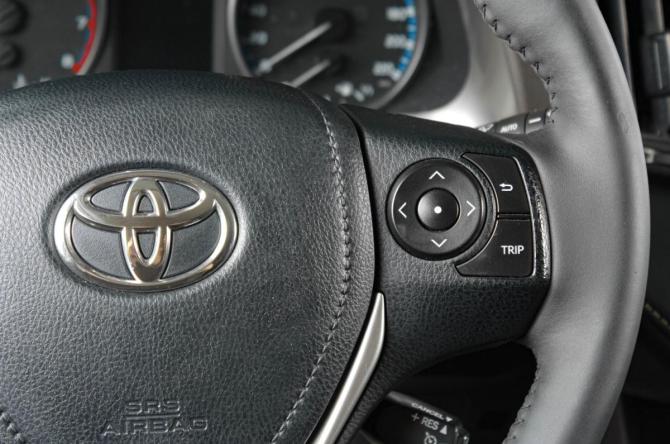 Toyota RAV4 IV (XA40) Рестайлинг с пробегом 2016 года, цена 2 199 000 рублей, 150000 км, внедорожник, Автокод Объявления