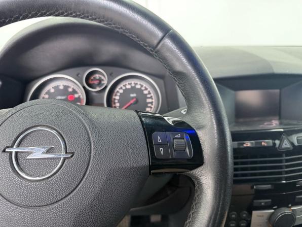 Opel Astra H Рестайлинг с пробегом 2012 года, цена 679 000 рублей, 232099 км, седан, Автокод Объявления
