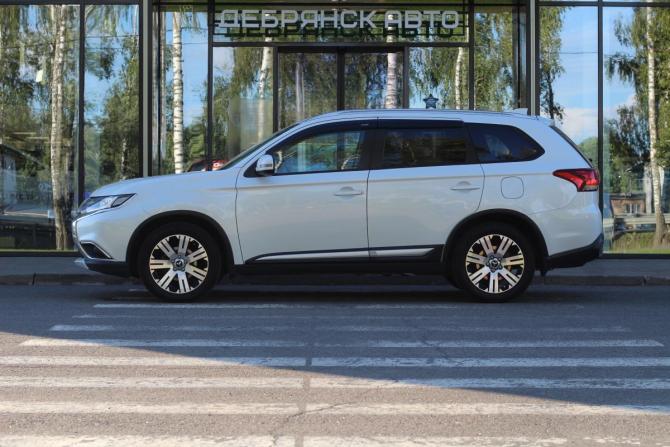 Mitsubishi Outlander III Рестайлинг 3 с пробегом 2018 года, цена 1 990 000 рублей, 159032 км, внедорожник, Автокод Объявления