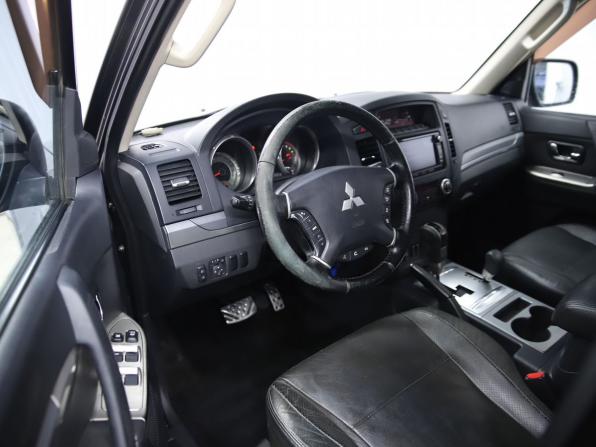 Mitsubishi Pajero IV Рестайлинг 1 с пробегом 2013 года, цена 1 930 000 рублей, 302360 км, внедорожник, Автокод Объявления