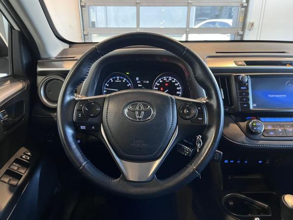 Toyota RAV4 IV (XA40) Рестайлинг с пробегом 2017 года, цена 2 195 000 рублей, 120149 км, внедорожник, Автокод Объявления