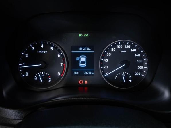 Hyundai Solaris II с пробегом 2017 года, цена 1 355 000 рублей, 78345 км, седан, Автокод Объявления