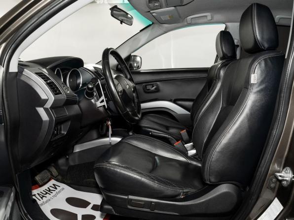 Mitsubishi Outlander II Рестайлинг с пробегом 2011 года, цена 1 300 000 рублей, 242209 км, внедорожник, Автокод Объявления