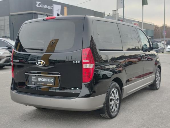 Hyundai H-1 II Рестайлинг 2 с пробегом 2021 года, цена 3 240 000 рублей, 33908 км, минивэн, Автокод Объявления