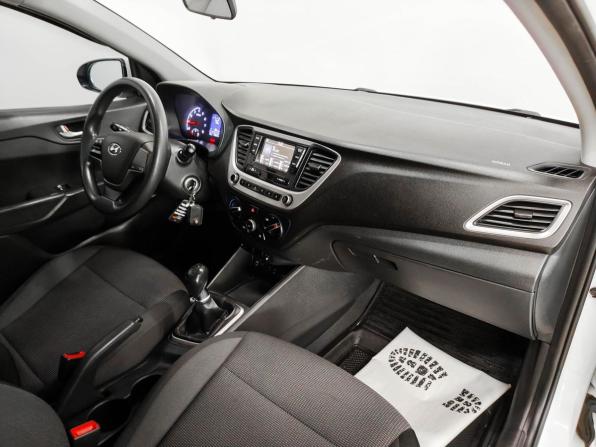 Hyundai Solaris II с пробегом 2017 года, цена 911 000 рублей, 178607 км, седан, Автокод Объявления