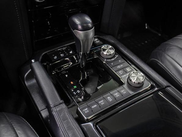 Toyota Land Cruiser 200 Series Рестайлинг 2 с пробегом 2018 года, цена 6 198 000 рублей, 181226 км, внедорожник, Автокод Объявления