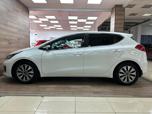 Kia Ceed II Рестайлинг с пробегом 2018 года, цена 1 390 000 рублей, 102020 км, хэтчбек, Автокод Объявления