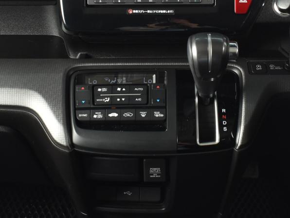 Honda Stepwgn V Рестайлинг с пробегом 2020 года, цена 2 129 995 рублей, 84842 км, минивэн, Автокод Объявления