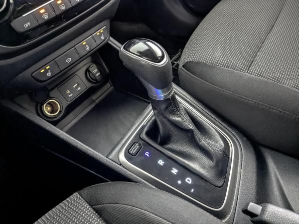 Hyundai Solaris II с пробегом 2017 года, цена 1 175 000 рублей, 163268 км, седан, Автокод Объявления