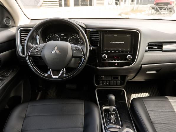 Mitsubishi Outlander III Рестайлинг 3 с пробегом 2020 года, цена 2 540 000 рублей, 75815 км, внедорожник, Автокод Объявления