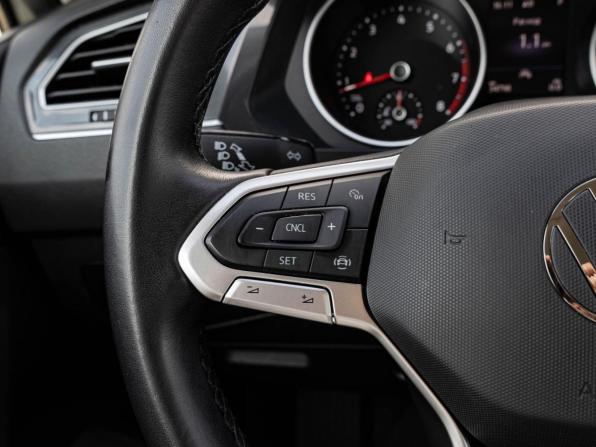 Volkswagen Tiguan II Рестайлинг с пробегом 2021 года, цена 2 745 000 рублей, 34798 км, внедорожник, Автокод Объявления