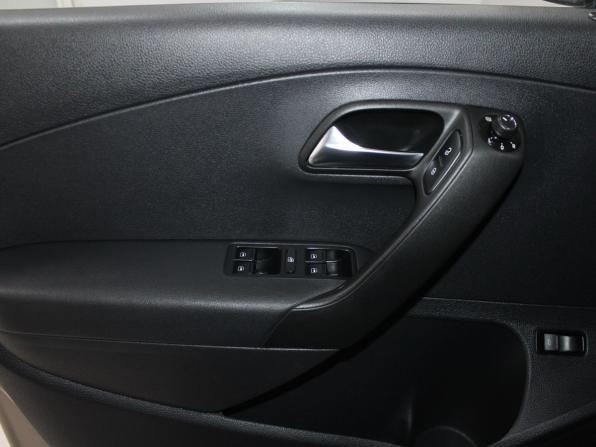 Volkswagen Polo V Рестайлинг с пробегом 2019 года, цена 1 259 900 рублей, 140549 км, седан, Автокод Объявления