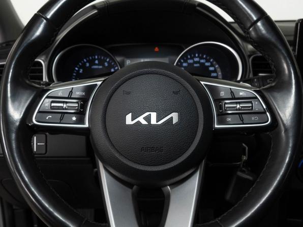 Kia Ceed III Рестайлинг с пробегом 2022 года, цена 2 297 000 рублей, 57643 км, универсал, Автокод Объявления